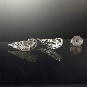 925 Solid Sterling Silver  FEATHER Earrings/  Leaf Earrings / Nature Jewelry- Small- Oxidized- Studs