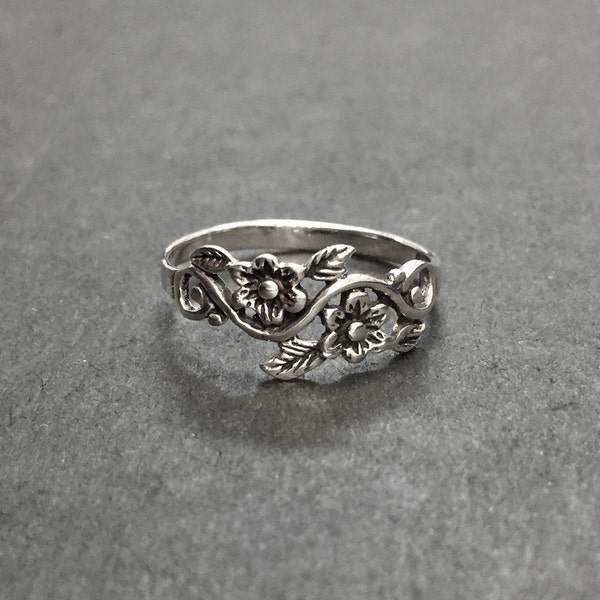 925 Solid Sterling FLOWER and Vein Ring-Flower Ring-Floral Ring-Flower Ring-Floral Band Ring-Oxidized