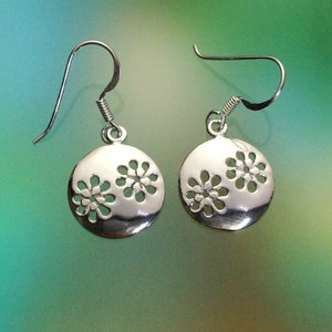 925 Solid Sterling Silver FLORAL CIRCLE Earrings-Small Flower Disc-Polished-Dangle Earrings