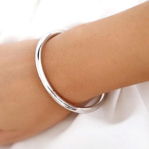 Bracciale rigido in argento Sterling • Bracciale rigido impilabile in argento Sterling 925 lucido • 2 mm 2,5 mm 3 mm 4 mm • Unisex minimalista - Tubo rotondo slip-on, lucido immagine 3