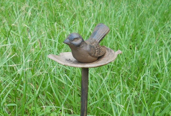 Aluminum Bird in Nest Garden Hose Guide