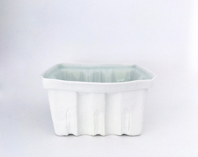 Heritage Edition White Porcelain Berry Basket- Large