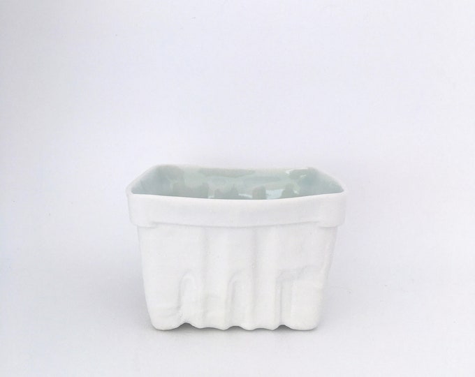 Heritage Edition White Porcelain Berry Basket- Medium