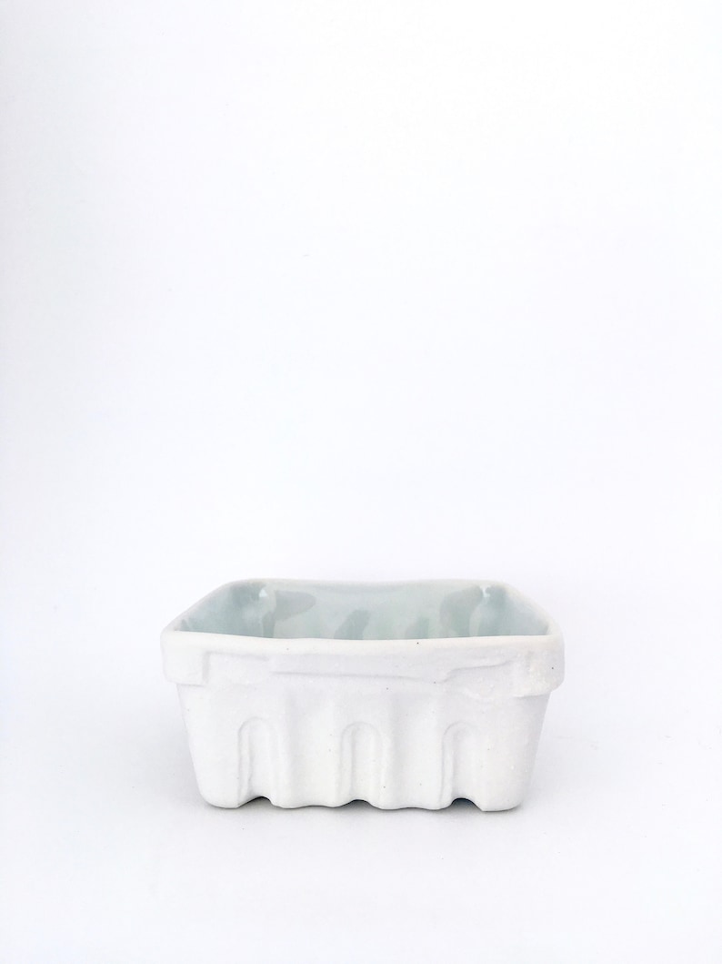 Heritage Edition White Porcelain Berry Basket Small image 2