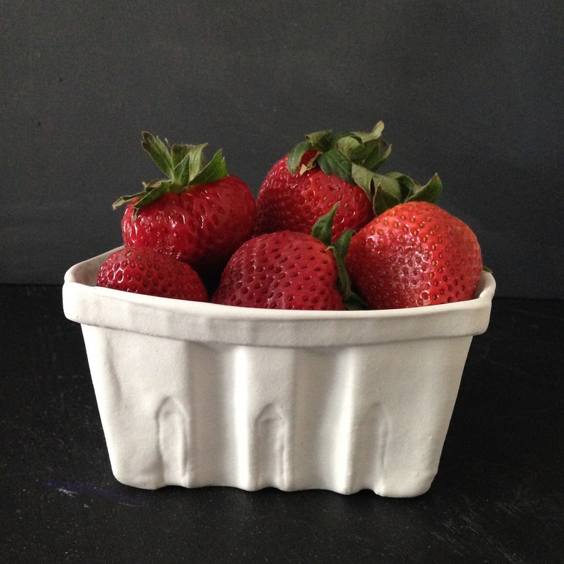 Heritage Edition White Porcelain Berry Basket Set of 3 Lg,Md,Sm image 4