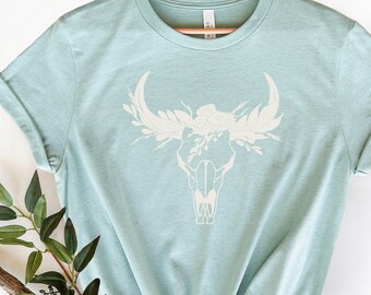 Bull Tshirt, Graphic Tee, Western Horns, Vintage Graphic Tee, Vintage Tshirt, Boho Design, Graphic Tshirt, Grunge Clothing, horns and floral