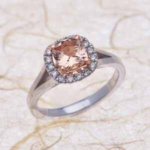 Morganit Split Shank Förlovningsring i 14k roséguld och vitt blandat - Mitten är en 6 x 6 mm kudde