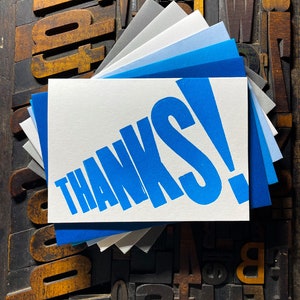 Merci ! Carte typographique | Bleu fluo