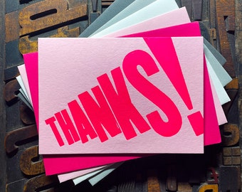 Merci ! Carte typographique | Rose fluorescent sur rose bonbon