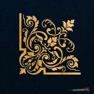 Puede incluir: Plantilla de esquina de color dorado con un diseño floral decorativo. La plantilla está hecha de un material duradero y es perfecta para crear patrones intrincados en paredes, muebles y otras superficies.