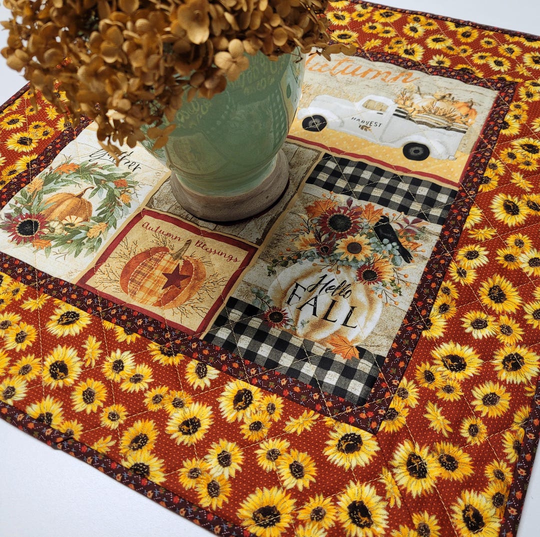 Golden Petals Quilted Table Topper NCU0DDK684