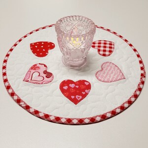 Valentine's Day Candle Mat, Appliqued Quilted Heart Table Topper, Red Pink White Round Valentine Mug Rug, 10.75" diameter