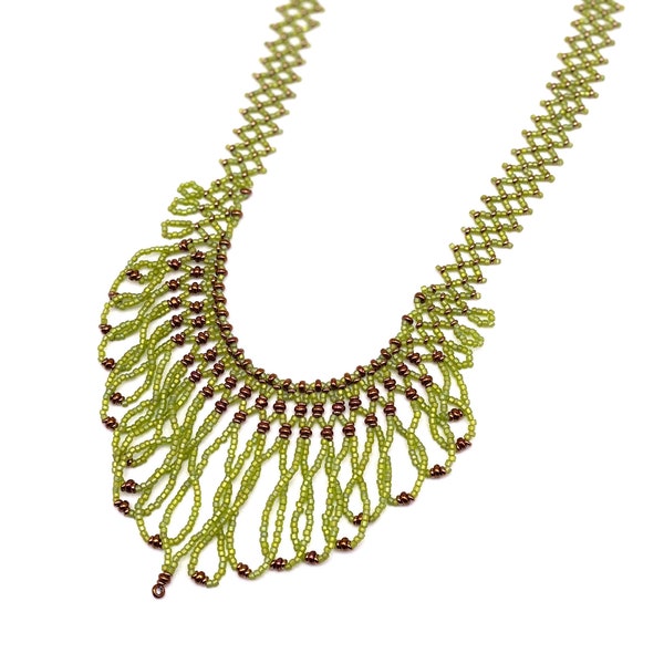 Collier tendance BOHO unique à franges - Vert et bronze - Bijoux fait main de style estival d'inspiration occidentale