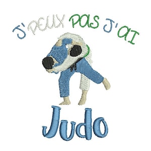 Może przedstawiać: Ilustracja w kolorze niebieskim i białym przedstawiająca dwie osoby ćwiczące judo. Tekst "J'PEUX PAS J'AI JUDO" jest napisany w kółku wokół ilustracji.