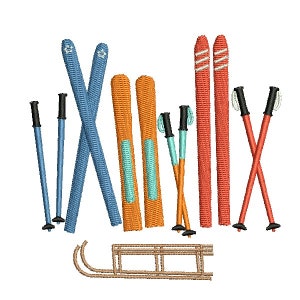 Könnte beinhalten: Ein Set Wintersportgeräte, bestehend aus Skiern, Stöcken und einem Holzschlitten. Die Ski sind orange und blau, die Stöcke sind blau und der Schlitten ist braun.