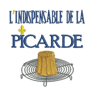 Puede incluir: Un diseño bordado en azul y amarillo con el texto "L'INDISPENSABLE DE LA PICARDE" y una imagen estilizada de un pastel dorado en una rejilla de alambre.