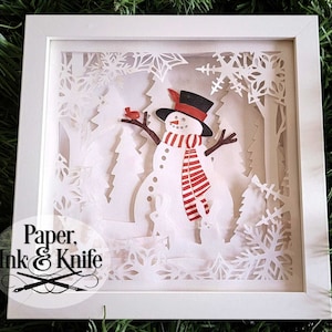Modèle de papier découpé en couches 3D de la boîte d'ombre de bonhomme de neige. Shadowbox de Noël, cricut, silhouette, Découpe laser, SVG, DXF, PDF découpé à la main