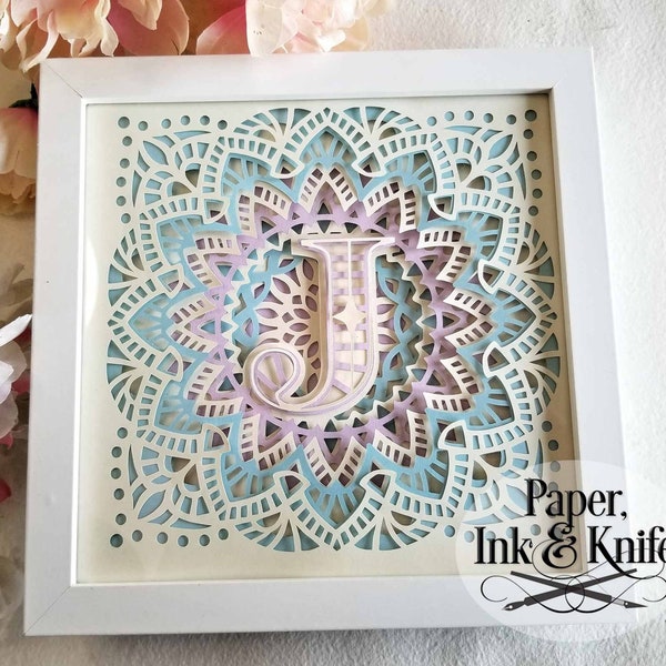 Monogram Mandala Papercut Layered Shadowbox Plantilla, 3D SVG, DXF, PNG, Pdf, Papercut Lightbox, para máquina o uso comercial cortado a mano