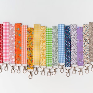 Llavero con cordón para la muñeca hecho a mano con telas vintage