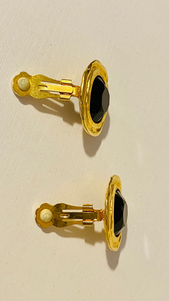 Black Earrings Vintage Clip Ons Gold Art Deco Mid… - image 6