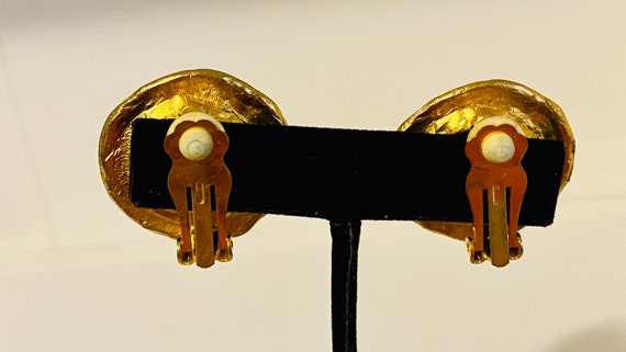 Black Earrings Vintage Clip Ons Gold Art Deco Mid… - image 3