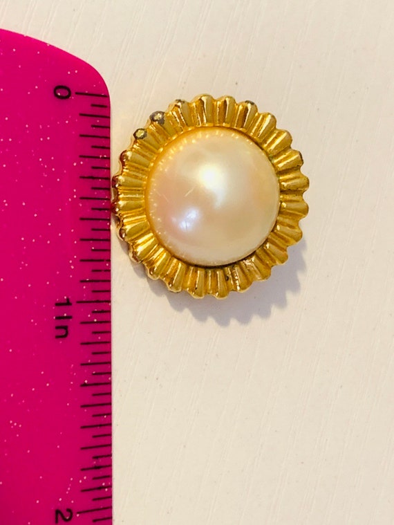 Pearl Earrings Vintage Gold White sunflower ename… - image 9