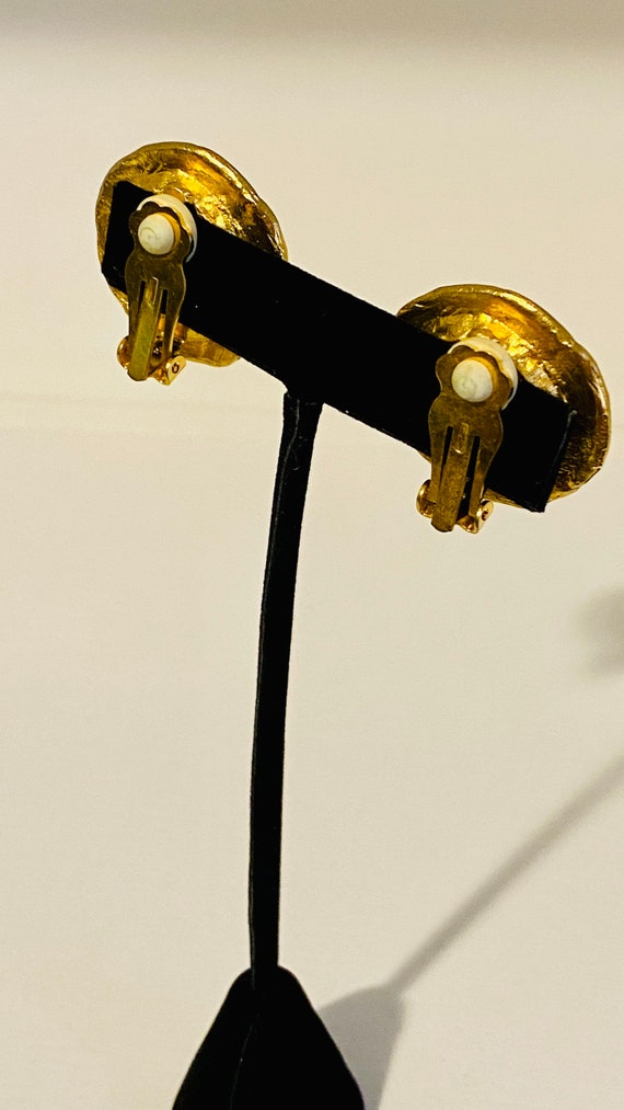 Black Earrings Vintage Clip Ons Gold Art Deco Mid… - image 7
