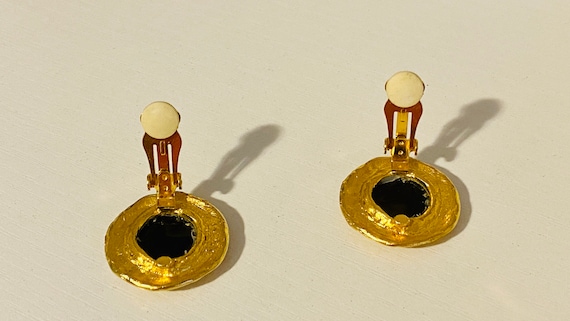 Black Earrings Vintage Clip Ons Gold Art Deco Mid… - image 4
