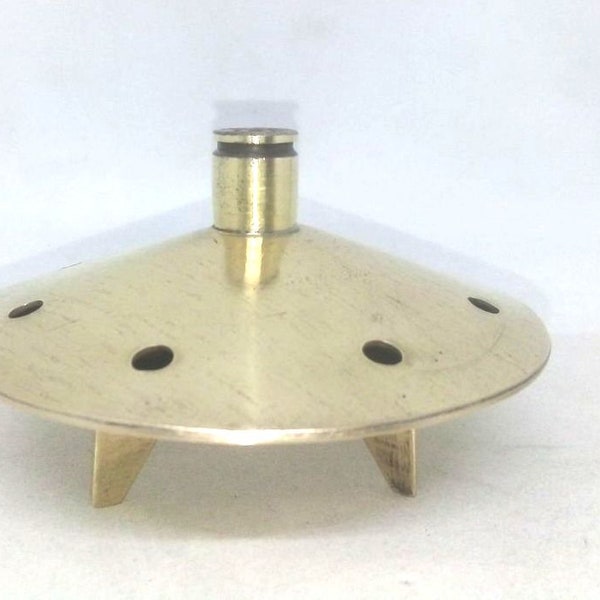 Trench Art UFO Modell Fliegende Untertasse aus Muschelschale WW2. Handgemachte Kunst.