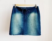 y2k stretch denim skirt mid-rise stretchy jean skirt 2000s cinch front denim skirt extra faded denim skirt tie waist skirt size 5