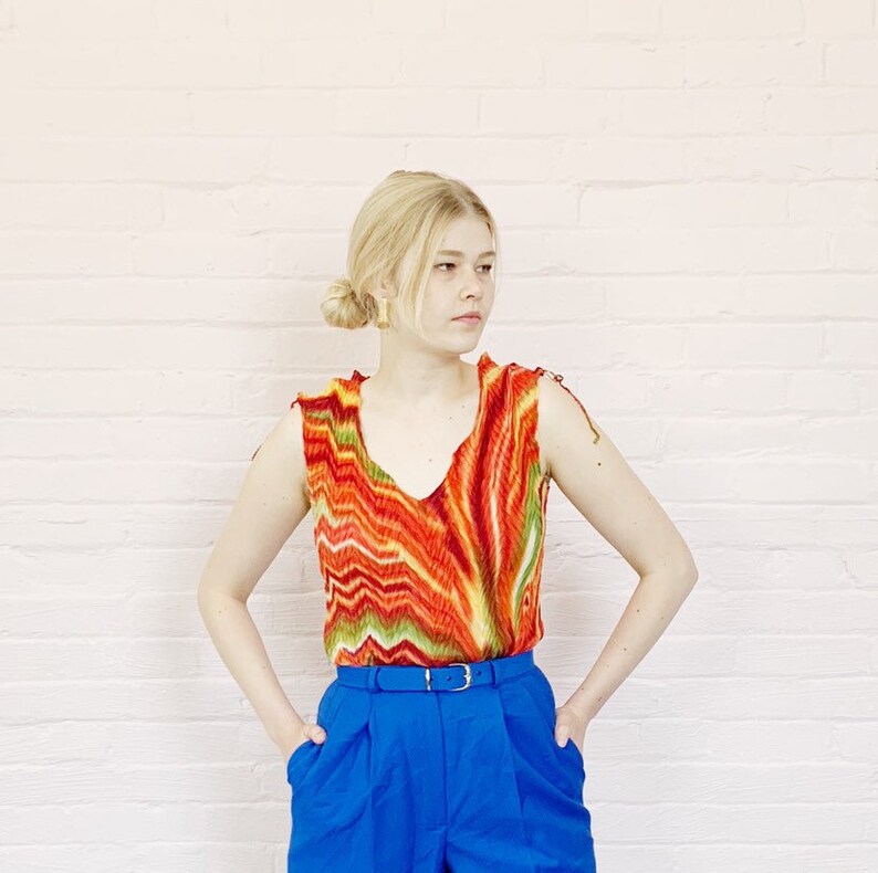 abstract permapleat orange sleeveless blouse \u00b7 90s textured top \u00b7 modern vintage \u00b7 1990s accordion blouse \u00b7 stretchy ruffle tank top medium