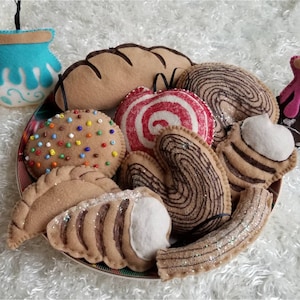 Pan Dulce ornament, handmade, felt ornament, sweet bread, Conchas, puerquito, cochinito, maranito, ornaments, happy face bread