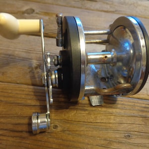 clear vintage bill norman fishing lures weed walker ii Chrome & Blue With Stripes Willy's Wobbler Lure weight 3/8 oz Color:Red Horse (TRO Exclusive)* Eagle Claw Treble Hook decoration