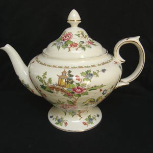 VINTAGE Crown Staffordshire &#39;Pagoda&#39; large teapot
