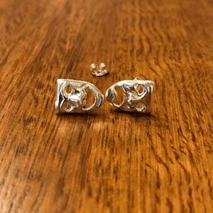 Pendientes de plata de ley con diseño de máscara de teatro, comedia y tragedia