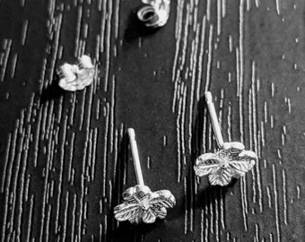 Orecchino a bottone in argento sterling irlandese a forma di quadrifoglio portafortuna - Italia