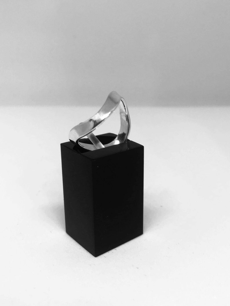 Sterling silver wave design plain ring