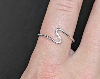 Sterling silver S shaped ring. Wave band ring