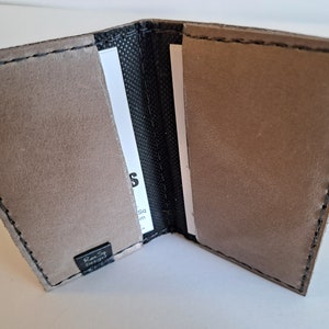 Upcycling-Ausweis-/Kreditkartenetui mit Futter, weiches Leder. Schlank. Handgefertigt. Minimal. Einzigartig. Upcycling