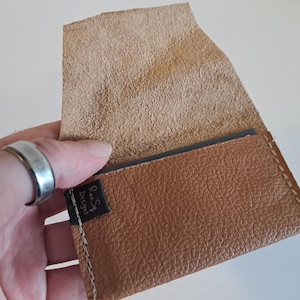Reduzierter Preis* Ausweis- / Kreditkartentäschchen mit Umschlag. Weiches Leder. Schlank. Handgefertigt. Minimal. Einzigartig.
