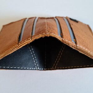 Braune Moose Leather Wallet, 4-Kartenfächer mit gefüttertem Innenraum für Bargeld. Weich. Schlank. Handgefertigt. Minimal. Einzigartig.