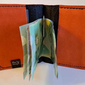 Orange Moose Leather Portemonnaie, mit Geldklammer & 2 gefütterten Kartenfächern. Weiches Leder. Schlank. Handgefertigt. Minimal. Einzigartig.