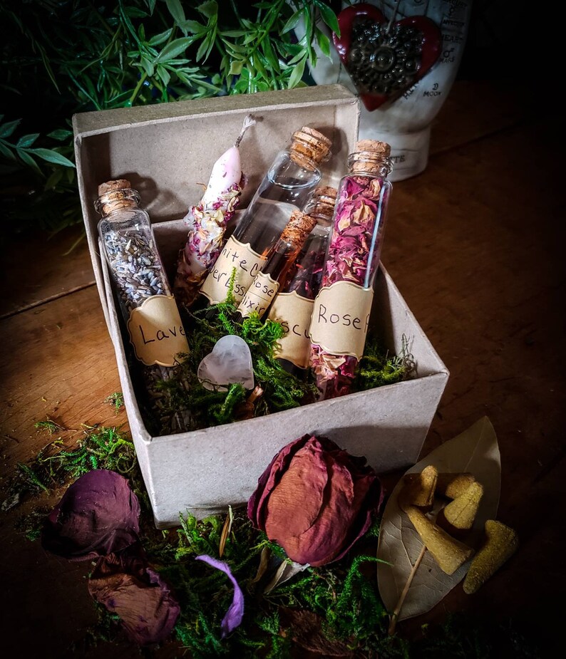 Witch/'s Love Spell Kit