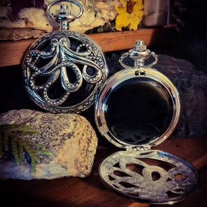 Scrying Mirror, With a Pouch of Mugwort, Octopus, Silver Finish, For Meditation, Divination and Spirit communication