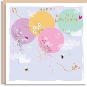 Alles Gute zum Geburtstag Pastell Luftballons mit Wildblumen und Bienen Karte - Hübsche Hand-Illustrierte botanische Blumenkunst - Niedlicher Schmetterling Marienkäfer