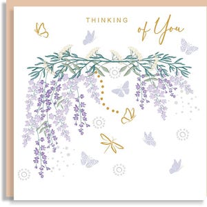 Thinking of You Blauweregen Sympathy Card - Lila Floral Loss Sorrow Card - Moody pastel voor natuurliefhebber met de hand geïllustreerde botanische vlinder
