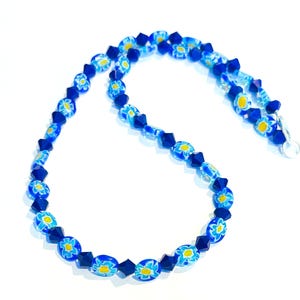 Blaue Millefiori Halskette, hell blau und gelb Millefiori oder Blumenperlen Halskette, Bicone Blaue Glasperlen Halskette