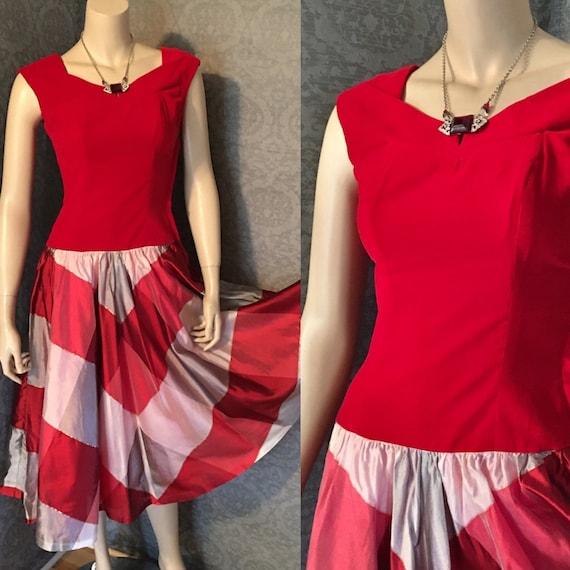 Adorable Fit to Flatter 1950s Carol King Red Cotto