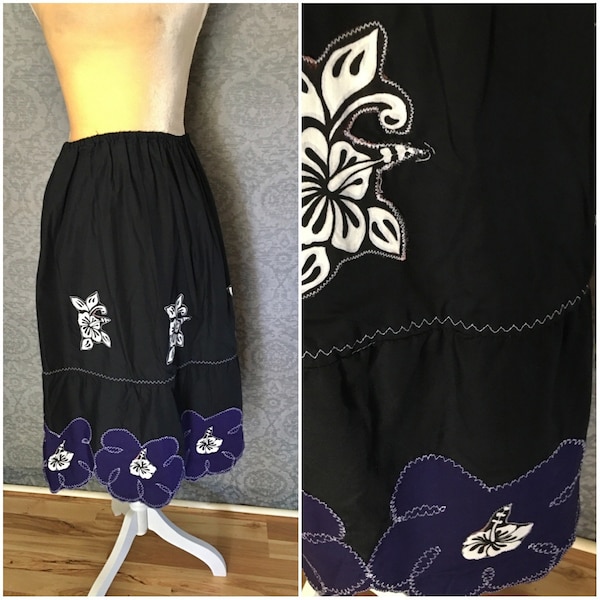 1960s, 1970s Appliqued Cotton Skirt, Black, Purple, White Hibiscus, Excellent, Scalloped Hem, Medium - Large