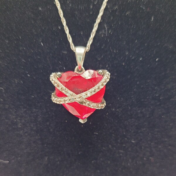 Garnet Red Heart Chained in 925 Silver Necklace